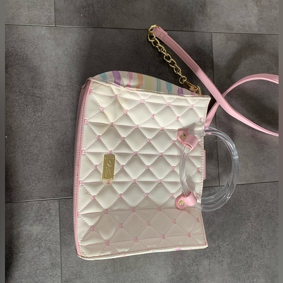 Med size, snap closure, clear handles. Used a couple times. Good condition. - Picture 3 of 4